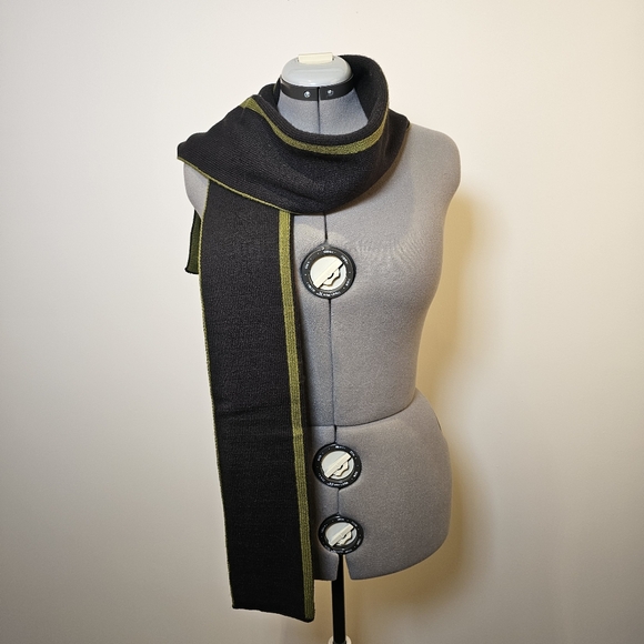 Reversible light and dark green acrylic men's scarf. Business casual streetwear. - Picture 3 of 6